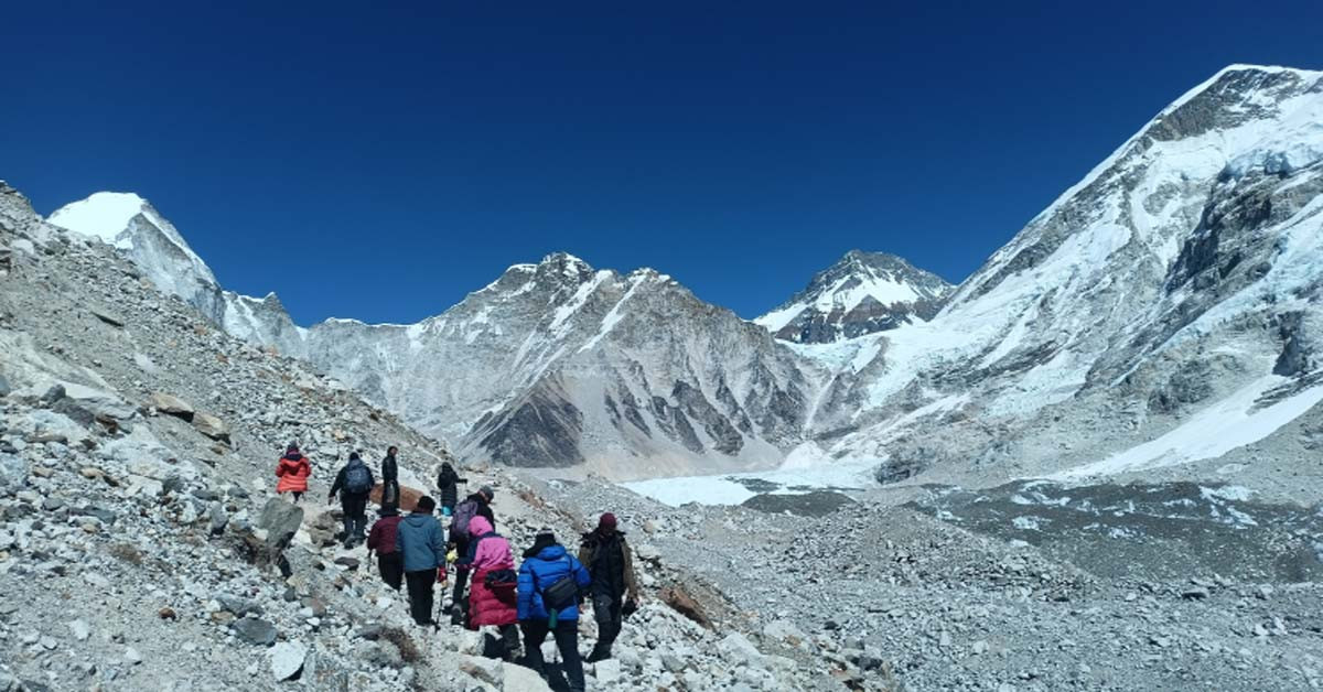 सगरमाथा क्षेत्रमा पर्यटकको चहलपहल, आसोजमा ९ हजार पर्यटक
