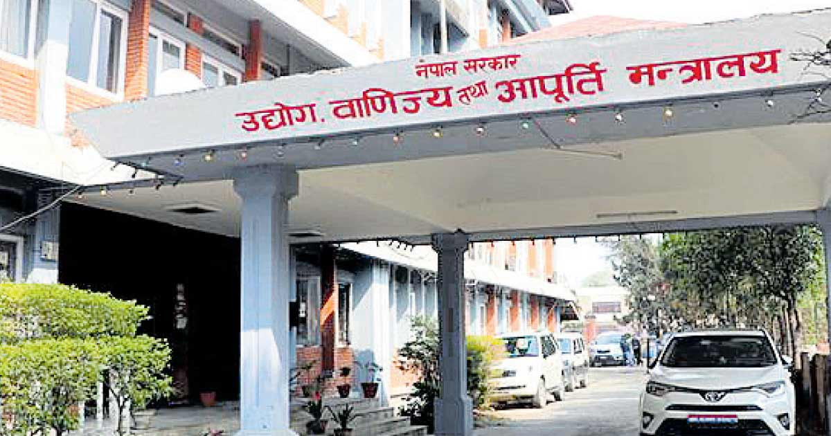 सेवा प्रवाह समयमा नगर्ने ३१ जना कर्मचारीलाई अन्यत्र सरुवा