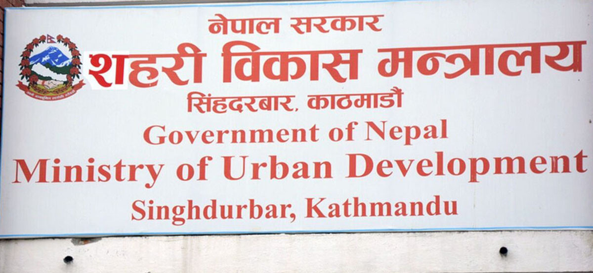 भूकम्पको एक दशकः भत्किएका संरचना पुनर्निर्माणको प्रतीक्षामा