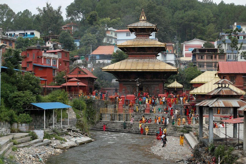 साउनको पहिलो सोमबार गोकर्णेश्वर मन्दिरमा व्रतालुको भीड