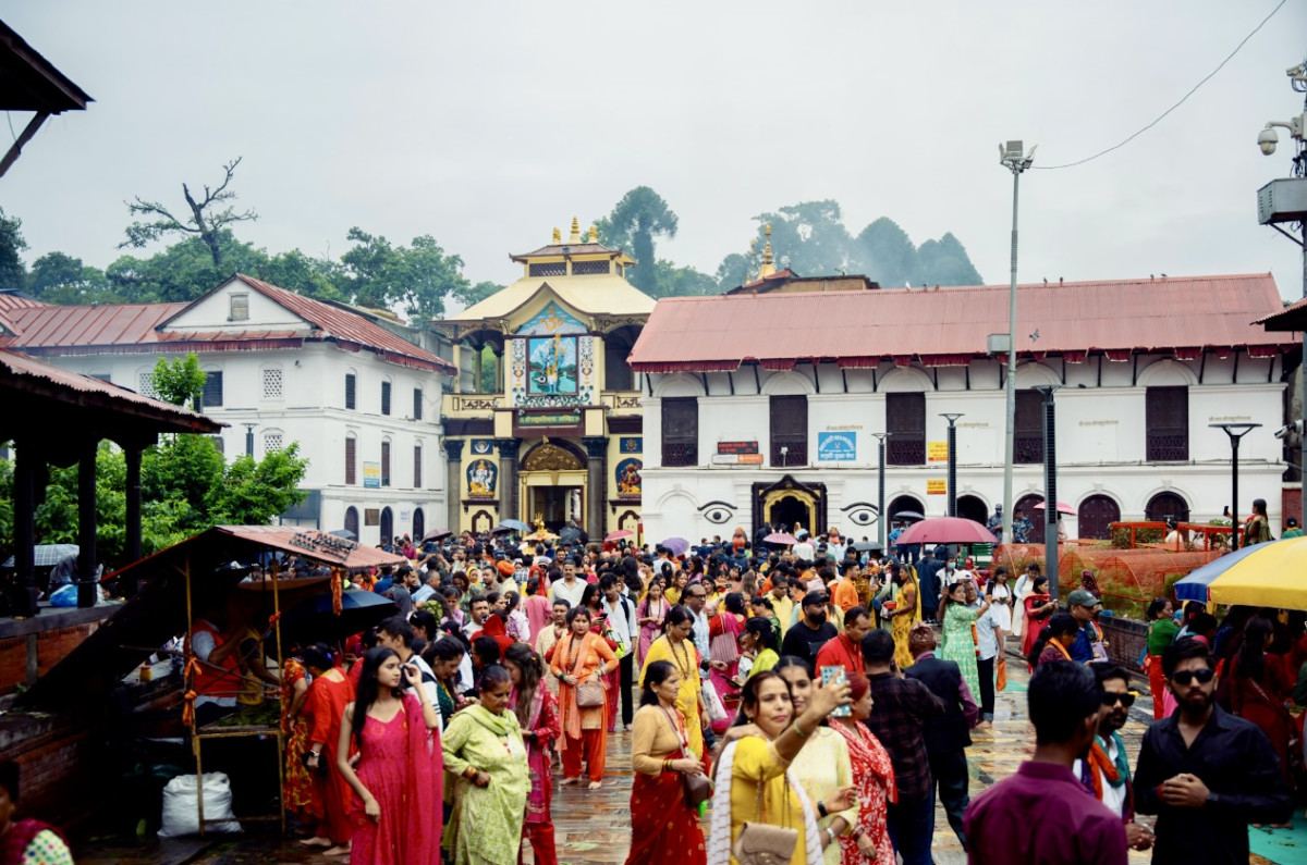 आज साउनको दोस्रो सोमबार,पशुपतिनाथ मन्दिरमा दर्शनार्थीको भीड