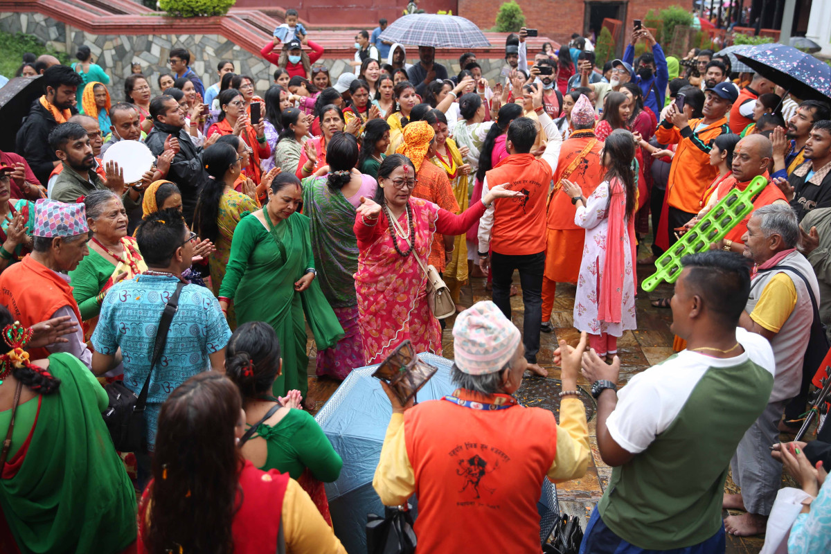 आज साउनको अन्तिम सोमबार,पशुपतिनाथ मन्दिरमा भक्तजनको  भीड