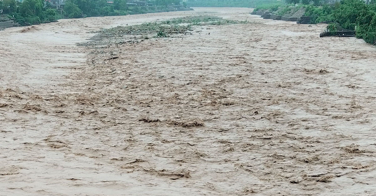 मनोहरा नदीले धार परिवर्तन गर्दा सरेको ११५ रोपनी जग्गा मिलाउँदै कामपा