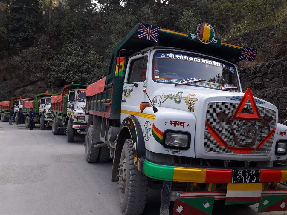दसैँभर काभ्रेपलाञ्चोकमा टिपर सञ्चालन गर्न निषेध
