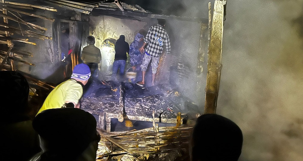 छिन्नमस्तामा आगलागीबाट दुई लाखभन्दा बढीको क्षति