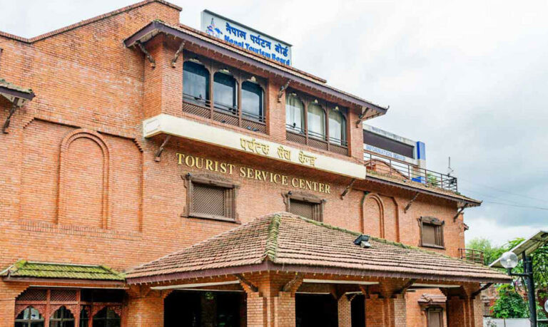 हवाई यात्रुका लागि निःशुल्क सटल बस सेवा