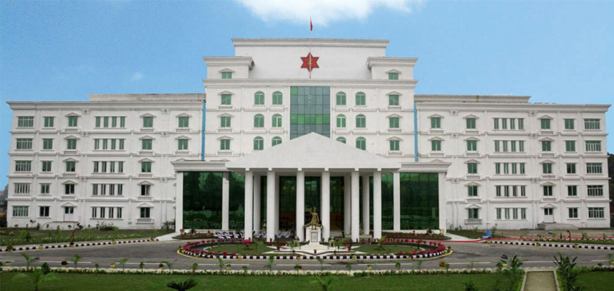 प्रधानसेनापतिद्वारा राष्ट्रनिर्माताको सालिकमा पुष्पहार अर्पण
