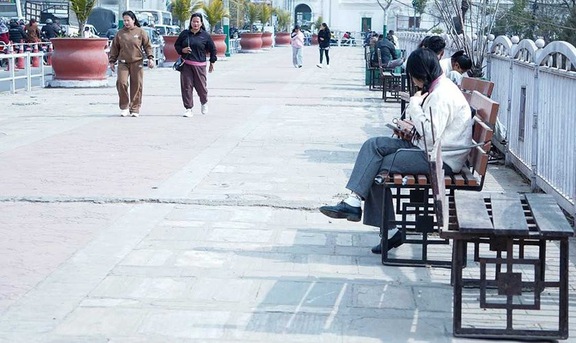 काठमाडौं महानगरले सार्वजनिक स्थानको कुर्सी हटाएको हो ?