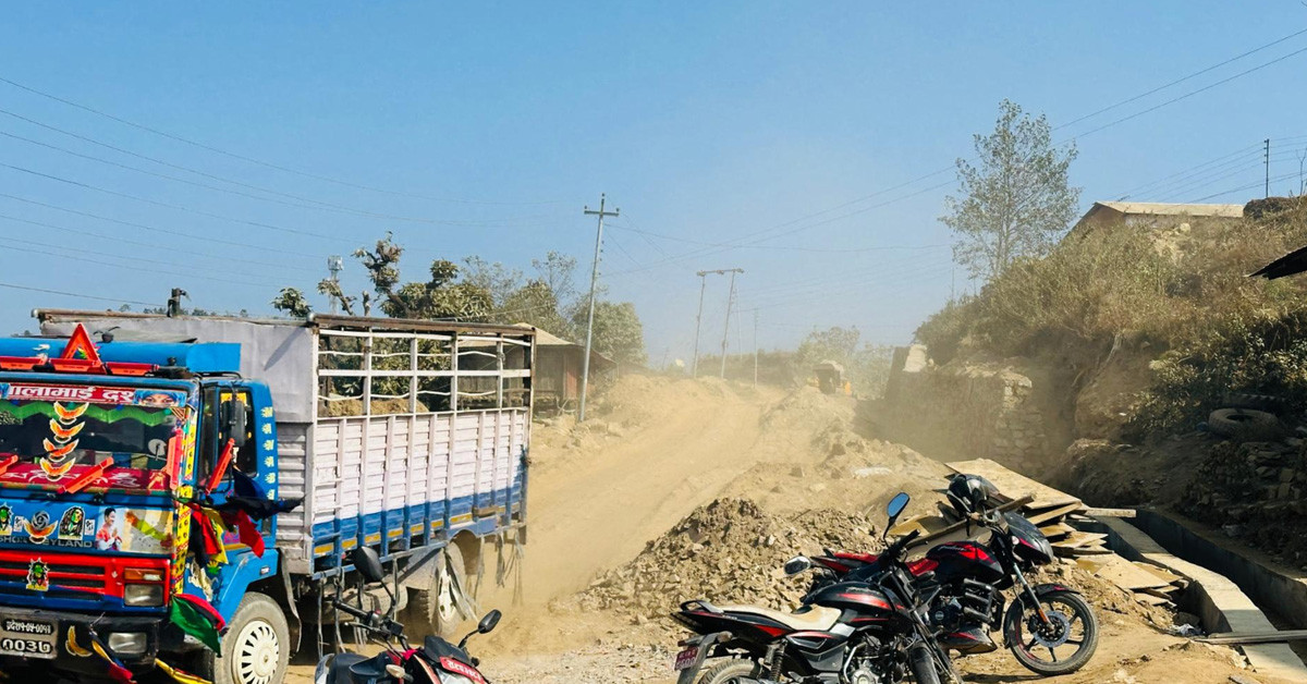 उदयपुर–२ । फेरिरहन्छन् प्रतिनिधि, फेरिँदैन सडकको अवस्था