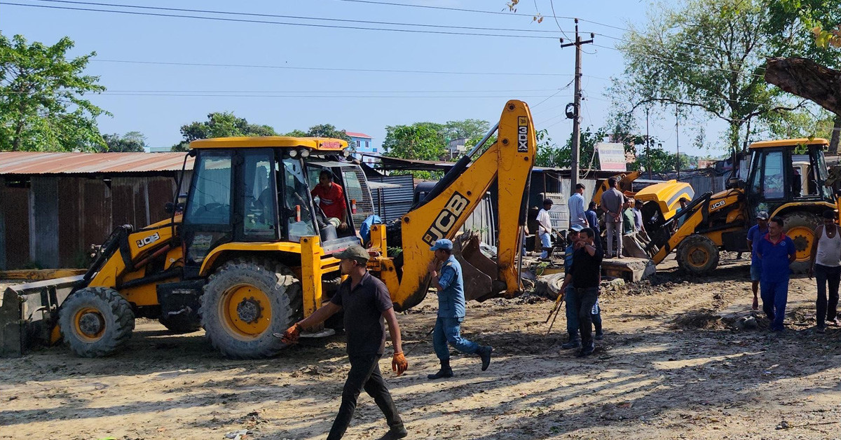 अतिक्रमित क्षेत्र खाली गराउँदै इनरुवा नगरपालिका