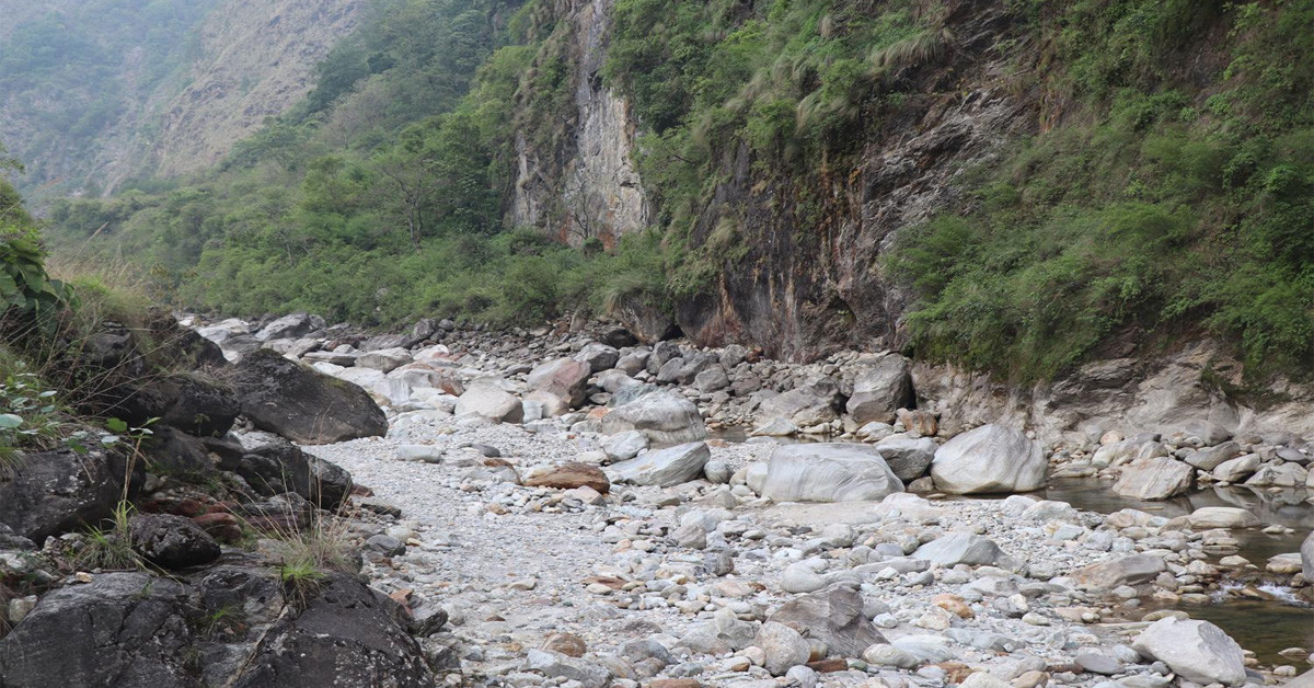 मिस्त्रीखोलामा माछा पाइन छाडे