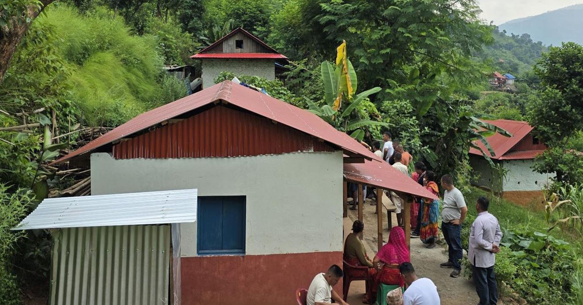 विपन्न परिवारले पाए भूकम्प प्रतिरोधी घर