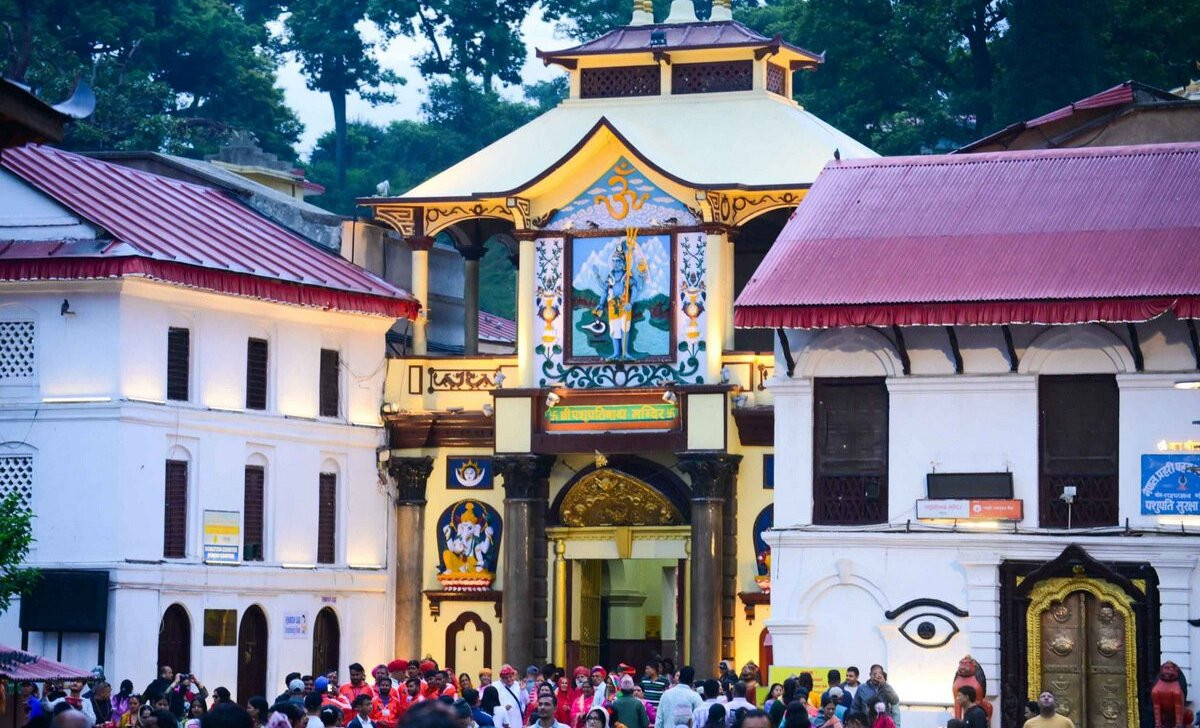 पशुपतिनाथमा अन्तिम सोमबार विशेष पूजा, ३२५ भक्तजनले काटे दक्षिणाको रसिद