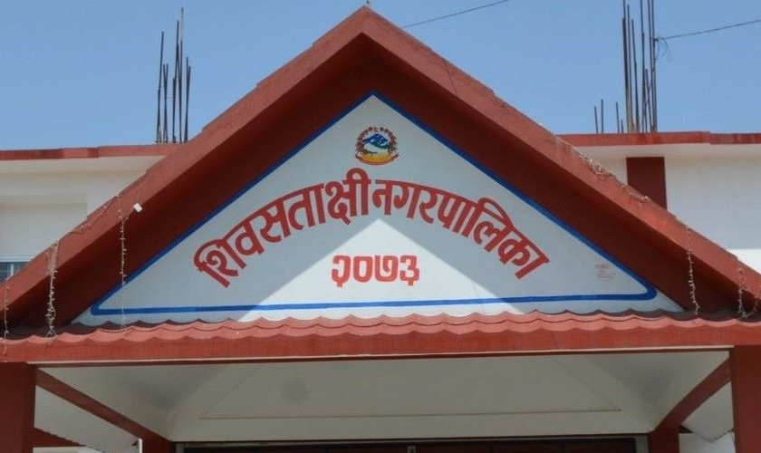 भोटेकोशी बाढीपीडितका लागि शिवसताक्षीका कर्मचारीले जुटाए ८ लाख