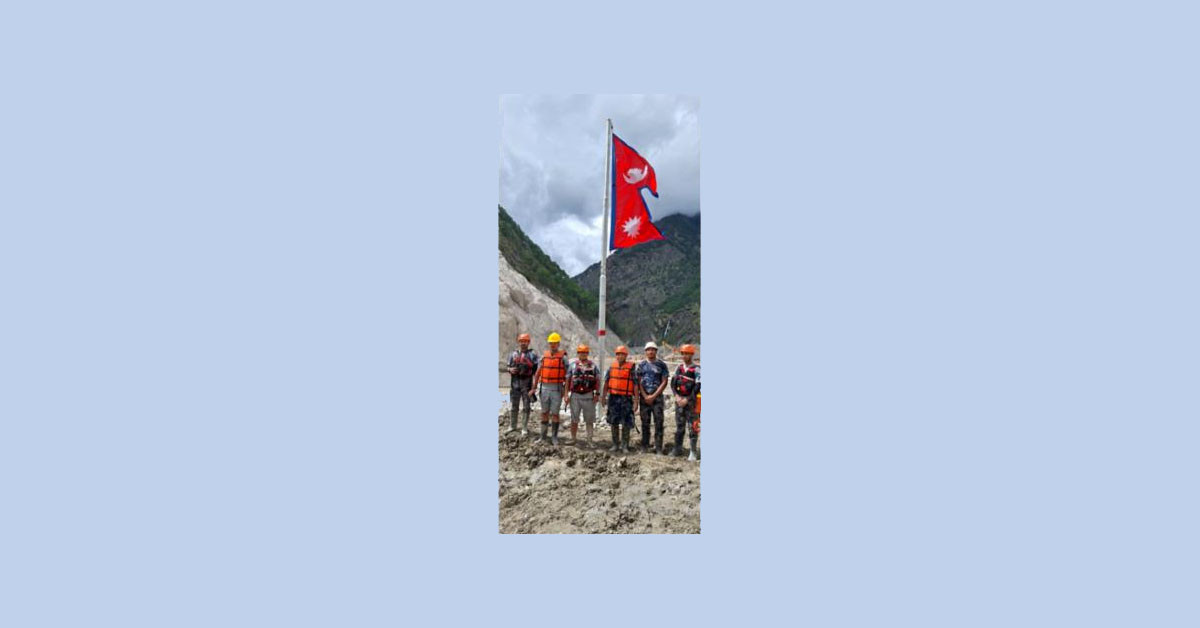 टिमुरेस्थित नेपाल–चीन सीमामा राष्ट्रिय झण्डा पुनःस्थापित गरियो